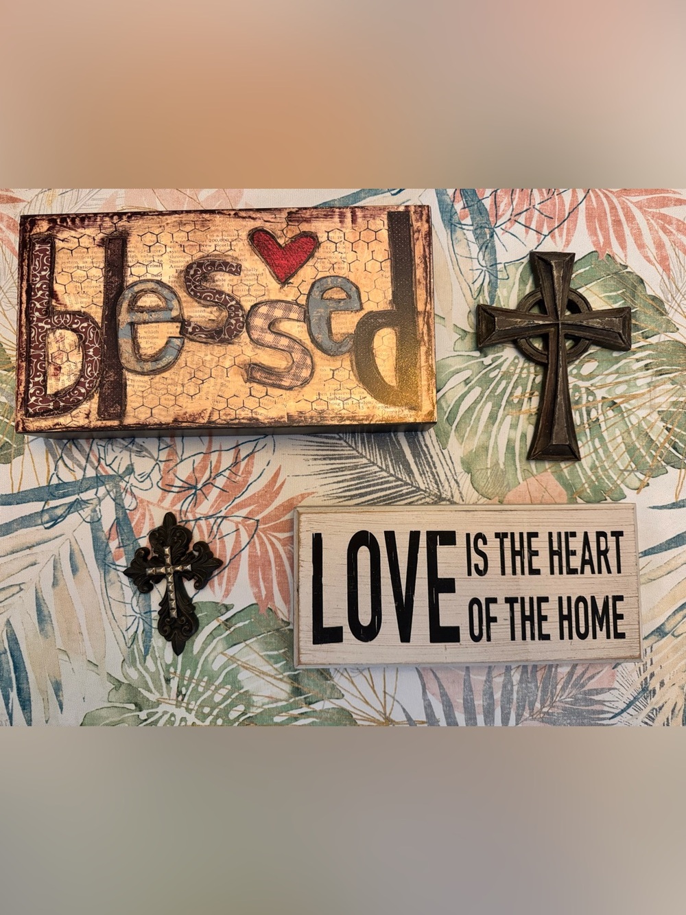 Wall decor lot 'Blessed' and 'Love' Wall box and small crosses collage set